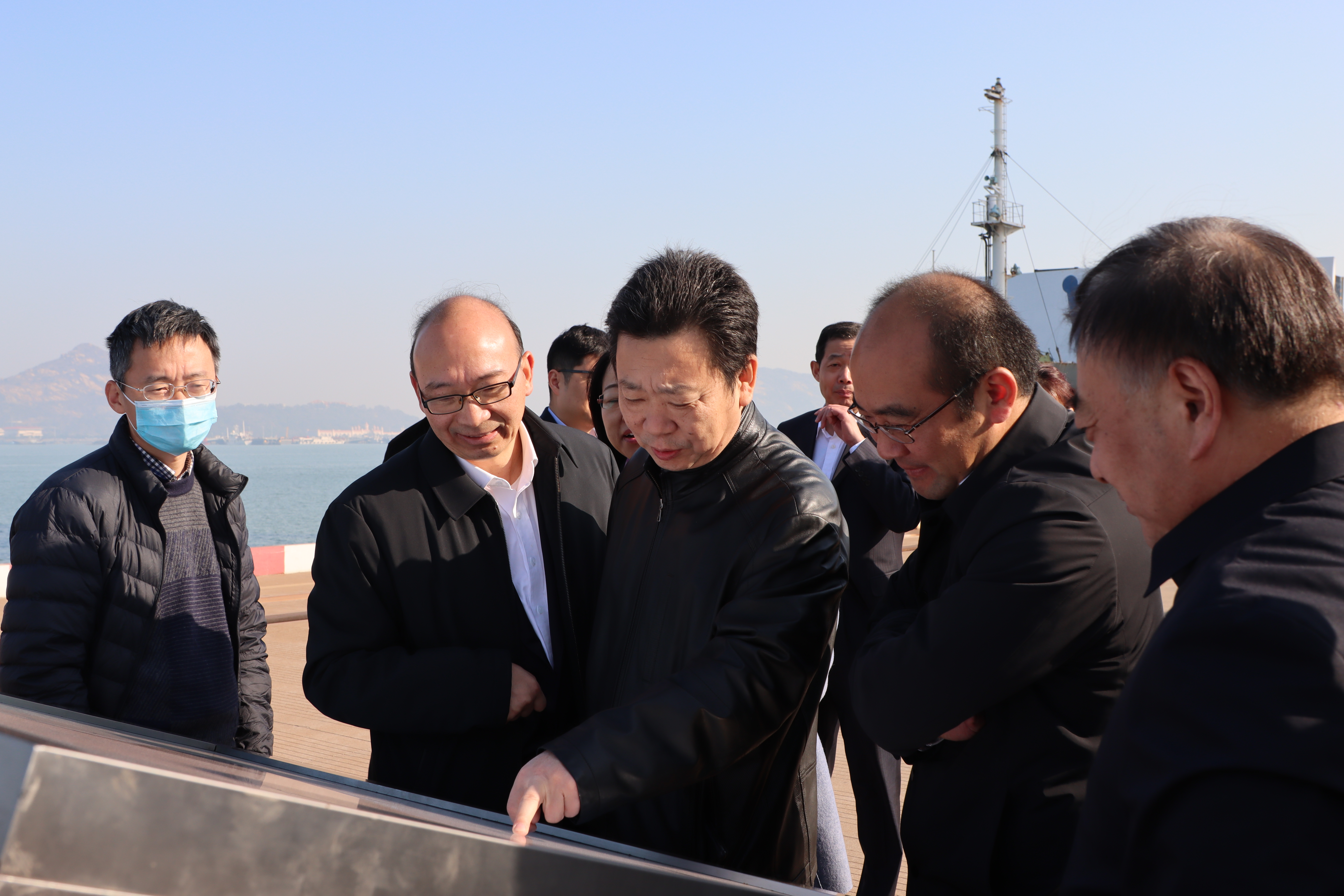 王显东副主任建议,连云港可在服务中西部地区,助力