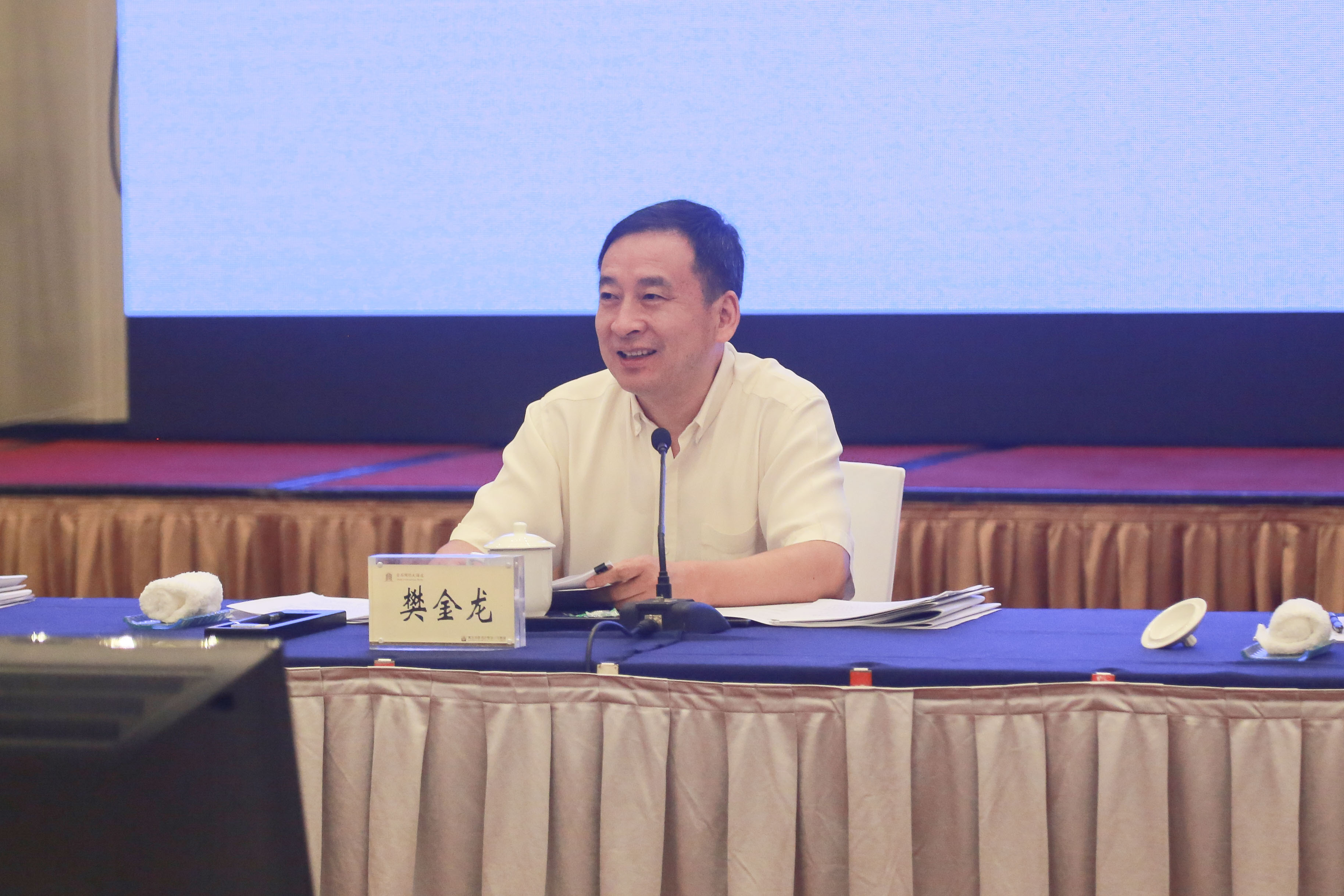 会上,我委李侃桢主任通报了2018年上半年全省重大产业项目进展情况